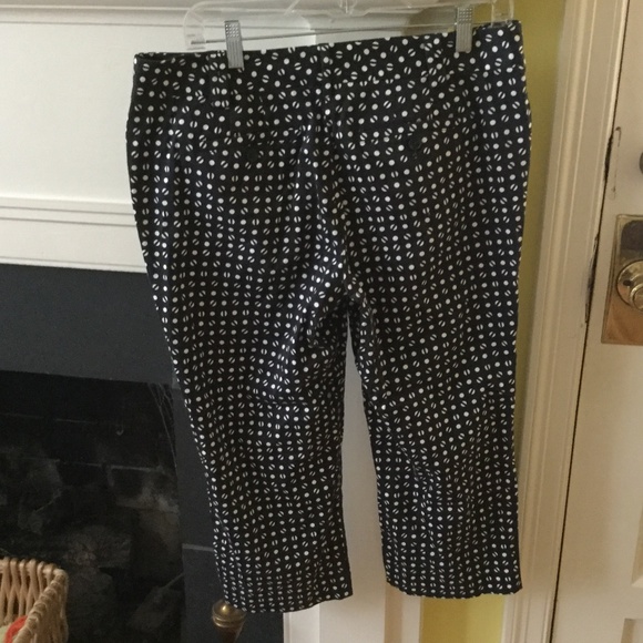 Ann Taylor Signature Capri Black White Circle - Sz 10 - Picture 2 of 9